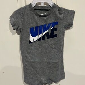Nike jumper size 6 mths